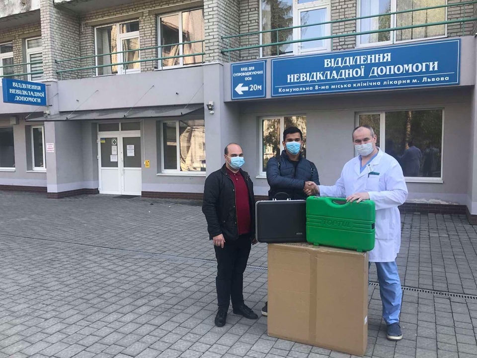 Arterium transfers modern equipment for patients with COVID-19 diagnostics to the 8th Lviv City Clinical Hospital 
